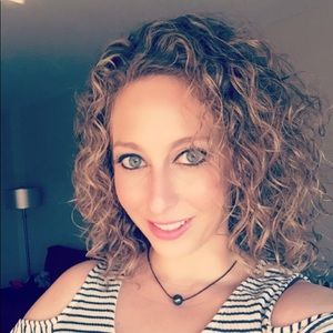 Meet your Posher, Dana